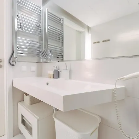 Apartmán Z Widokiem Na Morze Z Aneksem Kuchennym I Basenem Ultra Marine *